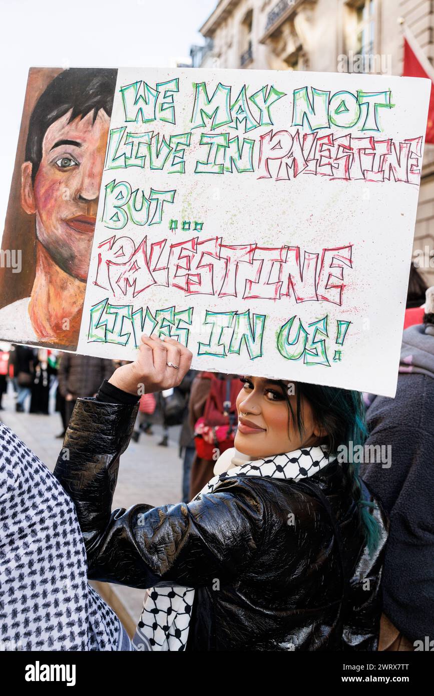 25 novembre 2023. Picadilly, Londra, Regno Unito. Marcia nazionale per la Palestina. Un'enorme marcia che chiede un cessate il fuoco a Gaza. Foto Stock