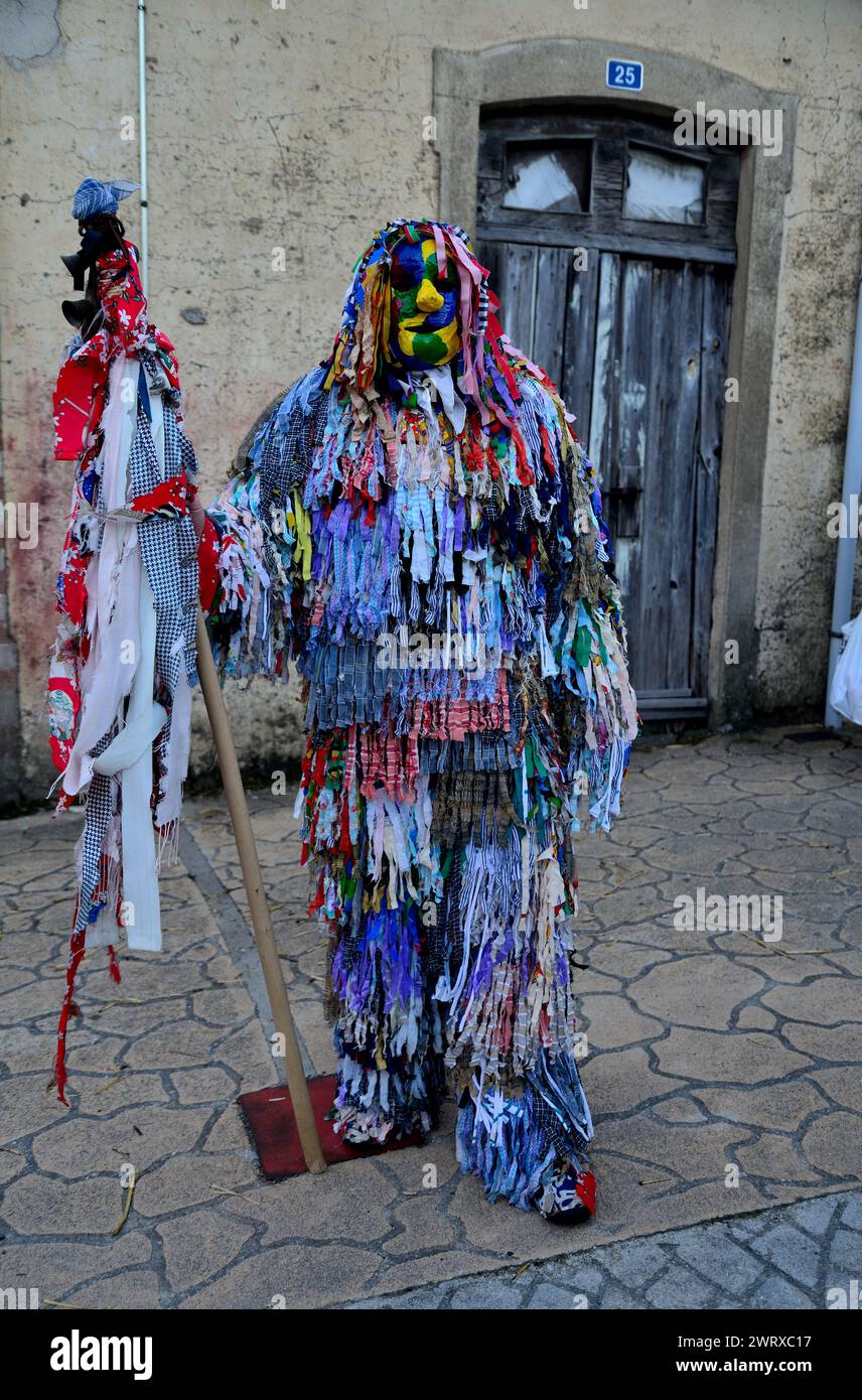 Maschere di la Vijanera di Silio (Cantabria) in Vibo maschera di Viana do Bolo, Ourense, Spagna Foto Stock