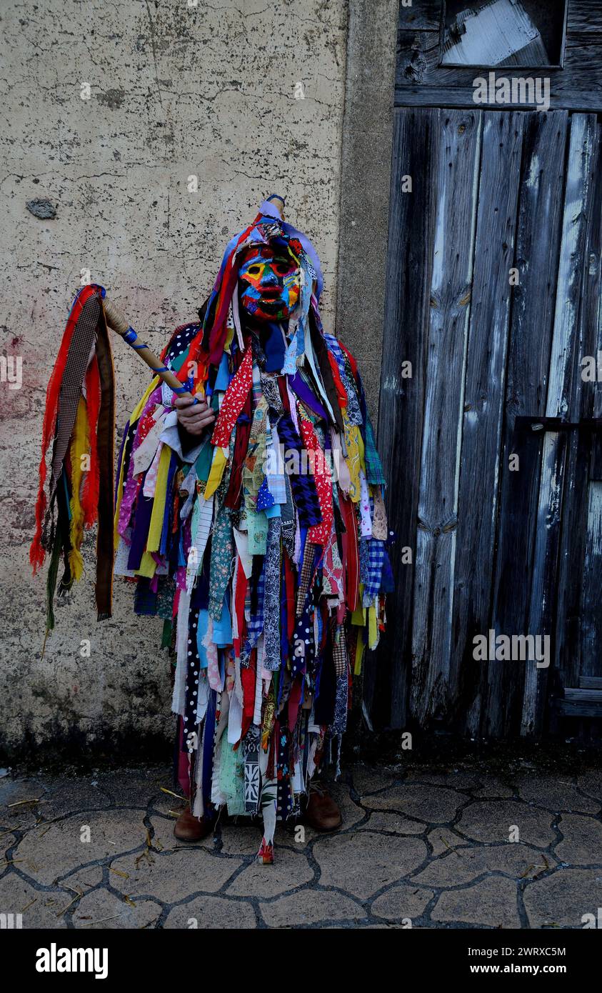 Maschere di la Vijanera di Silio (Cantabria) in Vibo maschera di Viana do Bolo, Ourense, Spagna Foto Stock