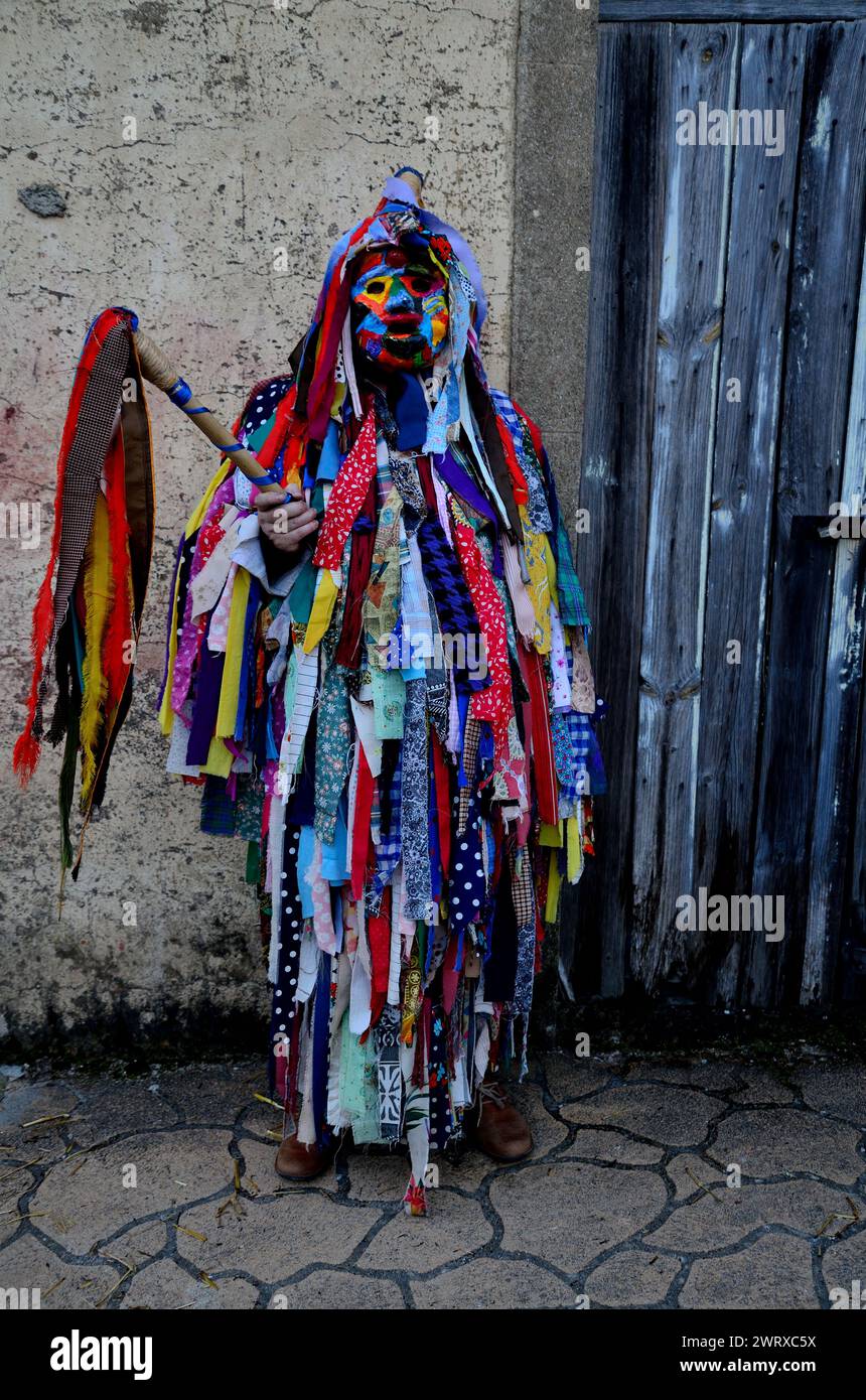 Maschere di la Vijanera di Silio (Cantabria) in Vibo maschera di Viana do Bolo, Ourense, Spagna Foto Stock
