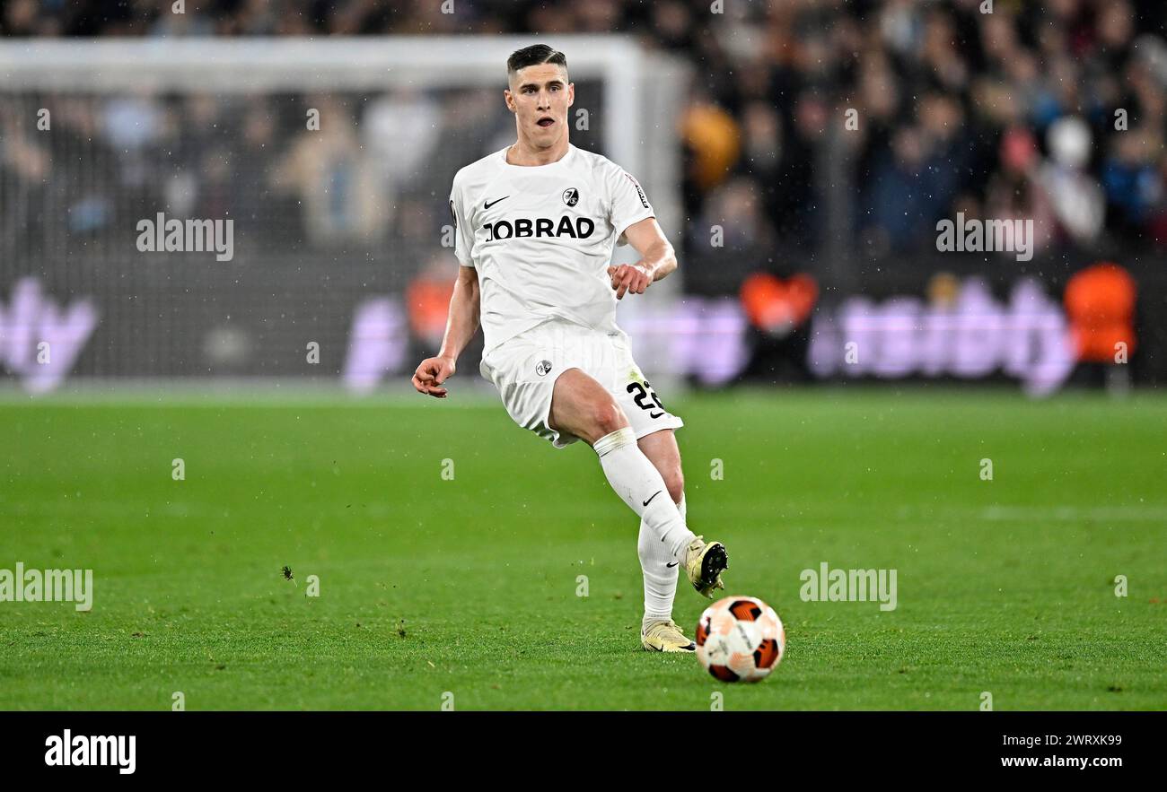 Londra, Regno Unito. 14 marzo 2024. Roland Sallai (Friburgo) durante il West Ham vs SC Freiburg UEFA Europa League, ultimi 16, 2a tappa, partita al London Stadium di Stratford. Questa immagine è SOLO per USO EDITORIALE. Licenza richiesta da Football DataCo per qualsiasi altro utilizzo. Crediti: MARTIN DALTON/Alamy Live News Foto Stock