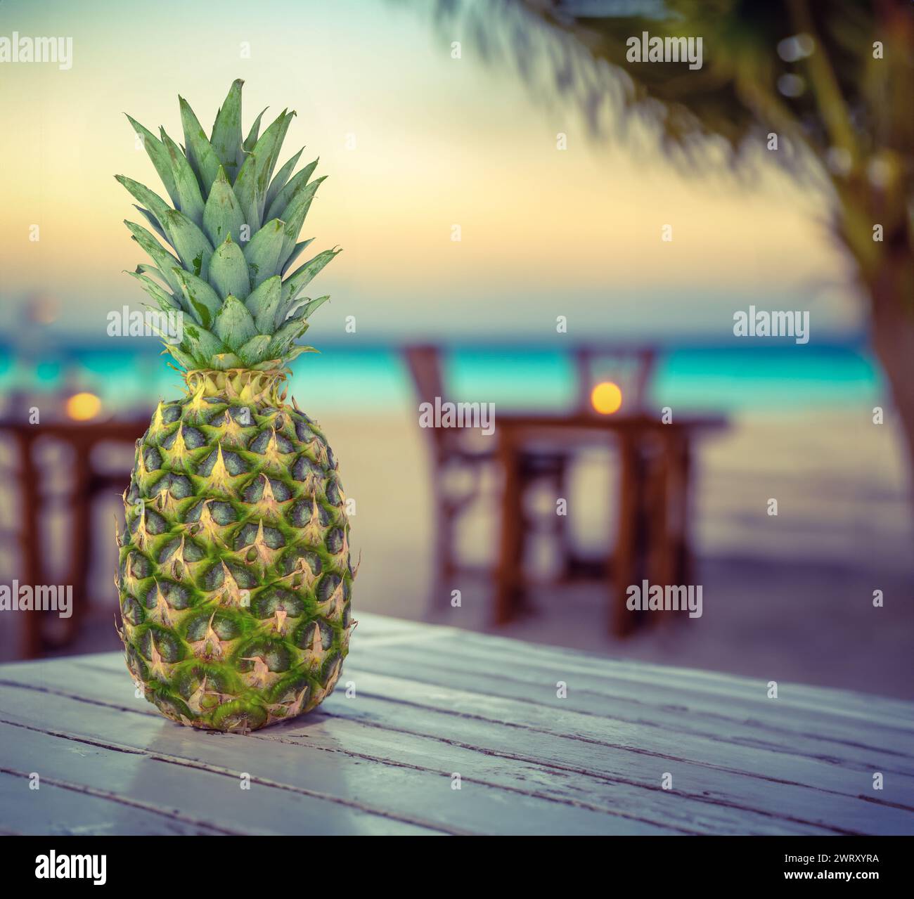 Un ananas fresco presso Un Hawaiian Beach Cafe o Bar Foto Stock