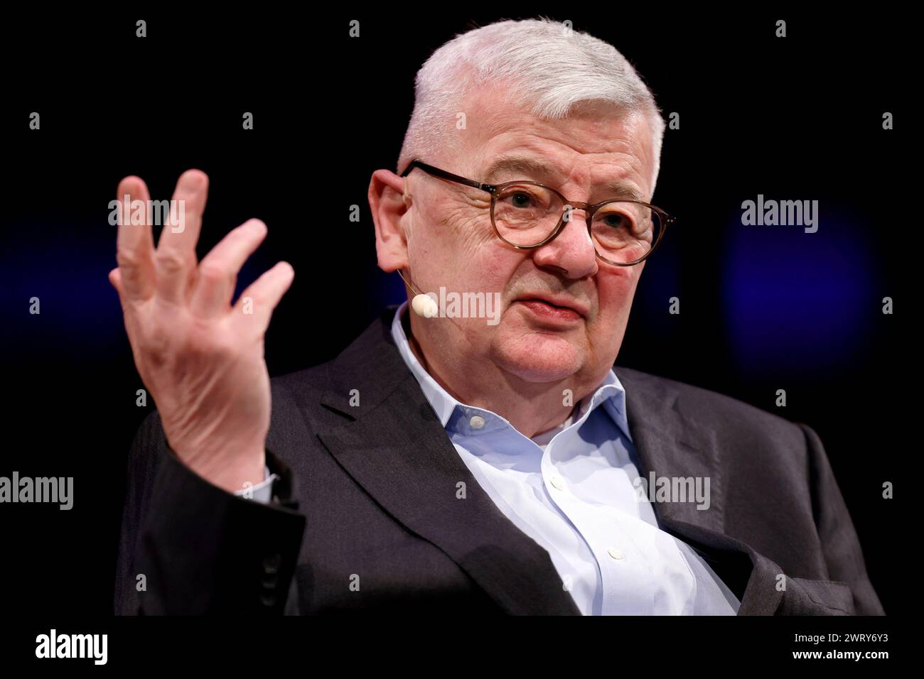 Politiker Joschka Fischer Grüne bei der Litcologne-Veranstaltung Joschka Fischer und Herfried Münkler über die Welt in Aufruhr und die Zukunft der geopolitischen Ordnung im WDR-Funkhaus. Köln, 14.03.2024 NRW Deutschland *** politico Joschka Fischer Greens all'evento Litcologne Joschka Fischer e Herfried Münkler sul mondo in tumulto e il futuro dell'ordine geopolitico al WDR Funkhaus di Colonia, 14 03 2024 NRW Germania Copyright: XChristophxHardtx Foto Stock