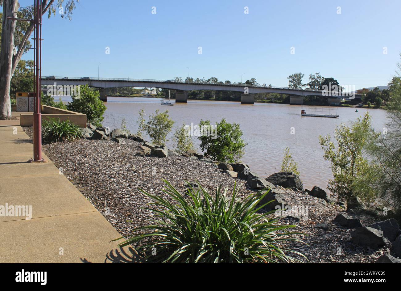 Vista del fiume Fitzroy e del ponte a Rockhampton, Queensland, Australia Foto Stock