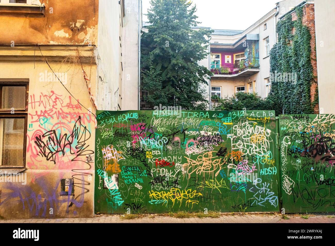 Cracovia, Polonia - 09-06-2023: Decorazioni di Street art sugli edifici del centro di Cracovia Foto Stock