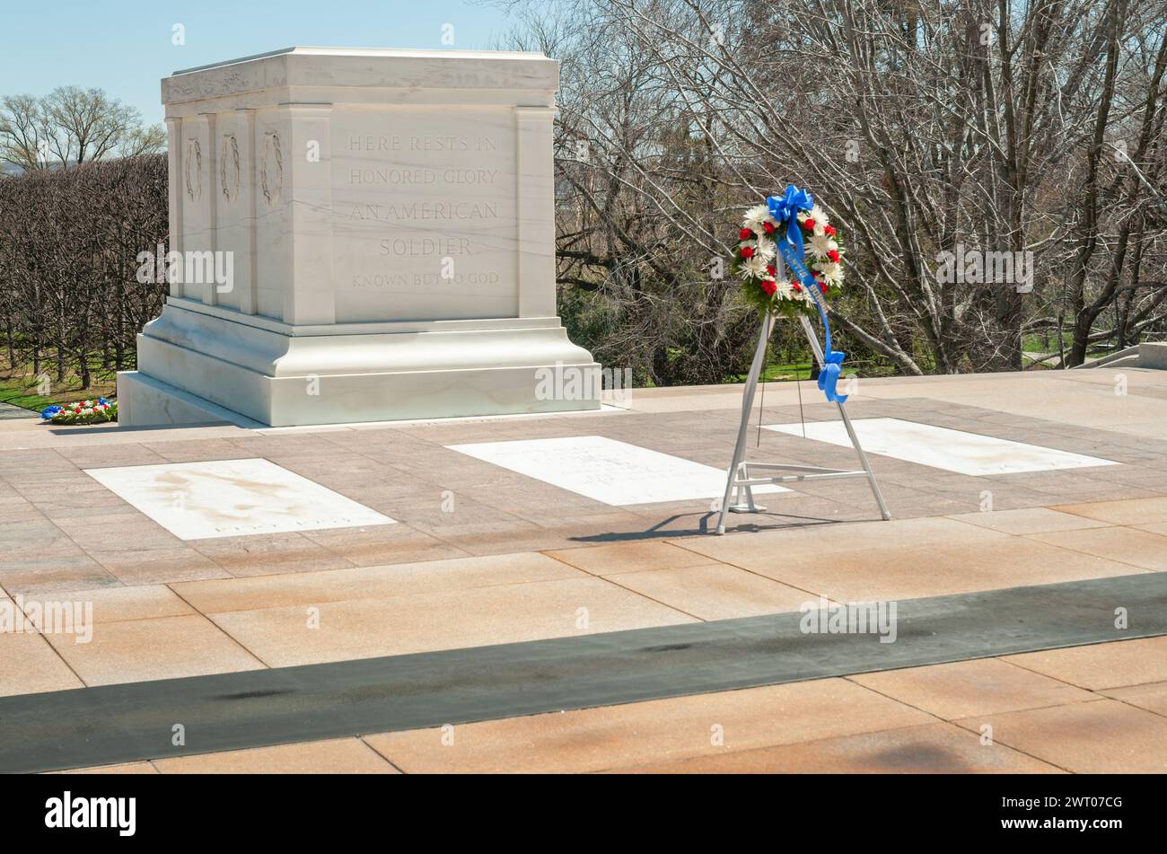 La Tomba del Milite Ignoto nel cimitero nazionale di Arlington in Virginia, Stati Uniti, in un giorno di primavera Foto Stock