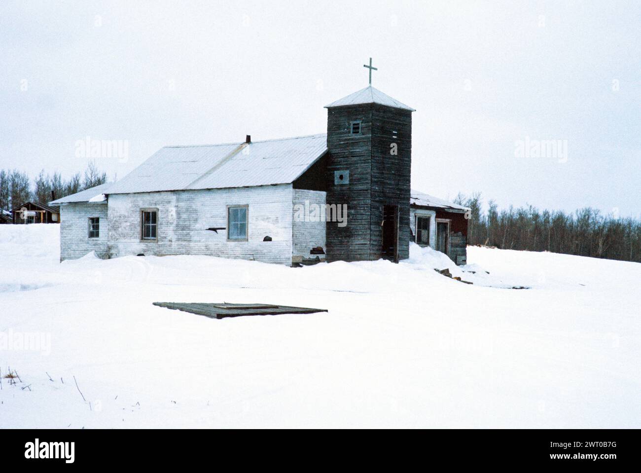 Webequie First Nation comunità di Ojibway, Eastwood Island, Ontario settentrionale, Canada 1978 - vecchia chiesa cristiana in legno Foto Stock