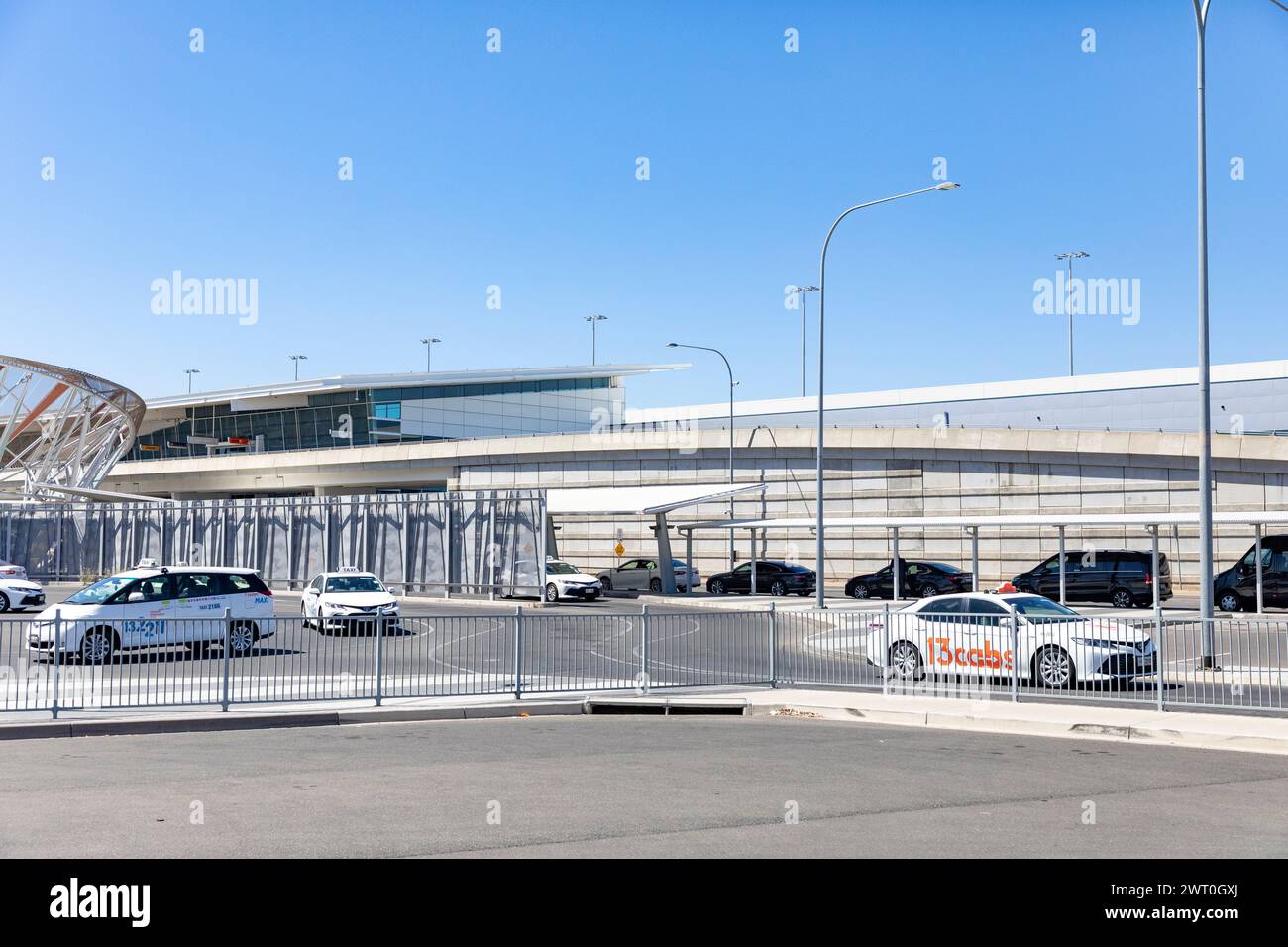 Posteggio taxi per l'aeroporto di Adelaide, coda taxi per i passeggeri in arrivo e in partenza da questo aeroporto nazionale e internazionale, Australia meridionale Foto Stock