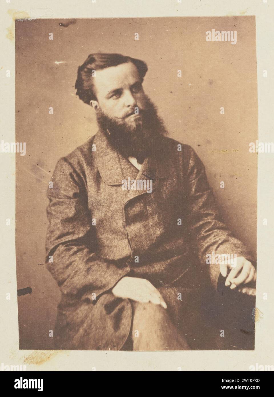 Ritratto di un uomo. Jakob Höflinger, fotografo (svizzero, 1819 - 1898) circa 1853-1860, ritratto di un uomo seduto con le mani appoggiate sulla parte superiore delle gambe. Ha la barba folta e i baffi corti. Foto Stock