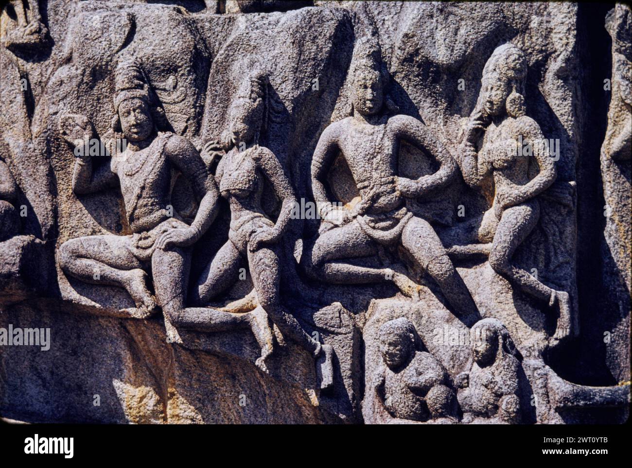 India Māmallapuram discesa del Gange immagine inedita 3. Swaan, Wim. 1968 o precedenti materiali di produzione fotografica per città di Mughul India: Delhi, Agra, Fatehpur Sikri fotografie di architettura sono state selezionate e digitalizzate da questi materiali. Ritratti, immagini etnografiche e immagini di oggetti museali sono stati esclusi. Le immagini digitali sono disposte geograficamente, prima per paese, poi per città, poi per sito complesso o monumento, con tutti i nomi in ordine alfabetico. I nomi delle località derivano dalle intestazioni tematiche della Biblioteca del Congresso Getty Thesaurus of Geographic Names (TGN)®, Foto Stock