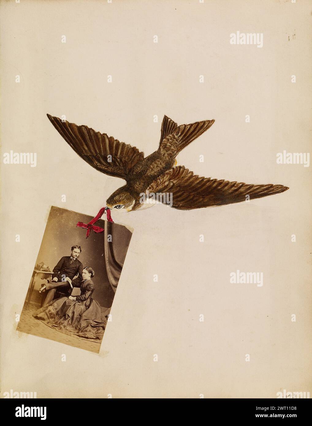 Collage fotografico di uccello che porta il ritratto di Lord e Lady Yarborough. Sconosciuto intorno al 1865 Un collage fotografico di un uccello illustrato che regge su una carta-de-visite da un nastro rosso. L'uccello è marrone e ha le ali spalmate. Il ritratto raffigura Charles Anderson-Pelham, Lord Yarborough, seduto mentre sua moglie, Victoria Alexandrina Hare, Lady Yarborough, inginocchiato accanto a lui. Foto Stock