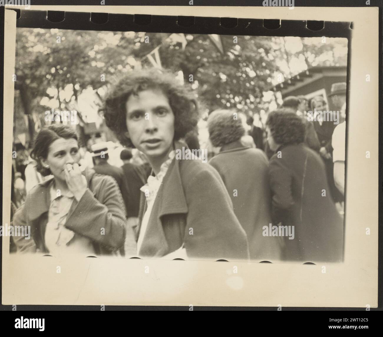 Giorno dell'indipendenza, Terra alta, West Virginia. Walker Evans, fotografo (americano, 1903 - 1975) lug-35 iscrizione secondaria: (Verso, foglio) nell'angolo in alto a destra, a matita: 'WE 203'; nell'angolo in basso a sinistra a matita: '#5 / Independence Day, Terra alta West Virginia, luglio 1935'. (Verso, foglio) in basso a destra, a matita, di Clark Worswick: "W / 11 [cerchiato]". Foto Stock