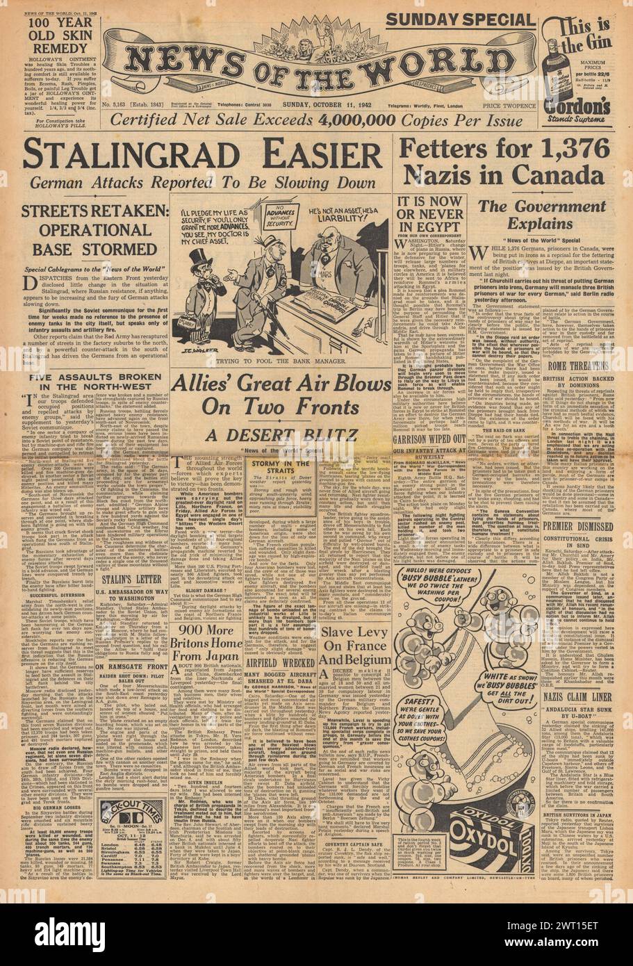 1942 la prima pagina di News of the World riporta la battaglia di Stalingrado e il concatenamento dei prigionieri di guerra Foto Stock
