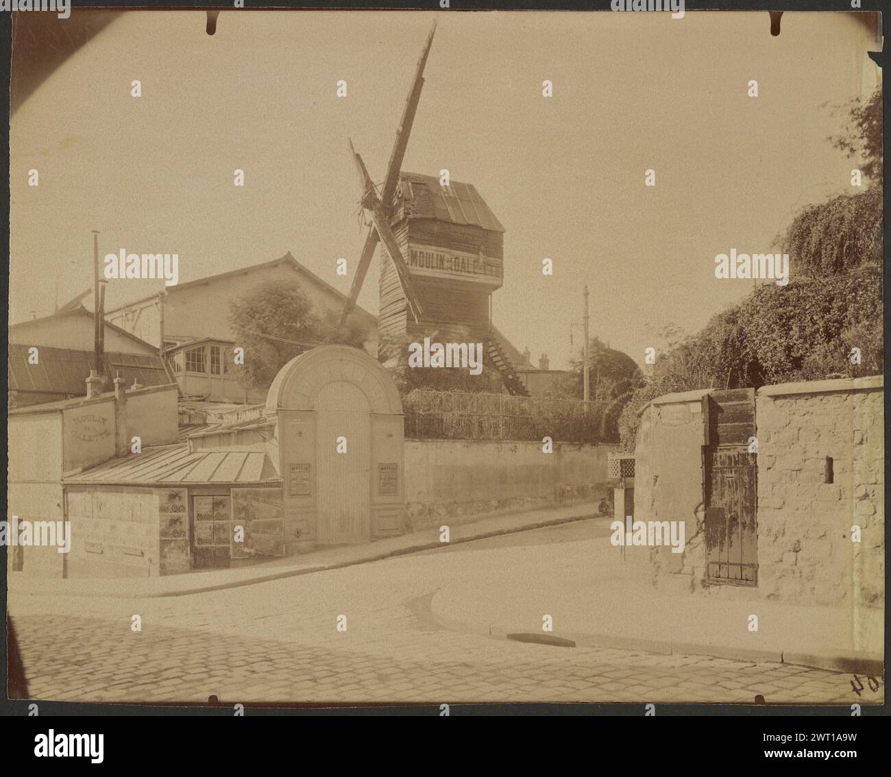 Moulin de la Galette. Eugène Atget, fotografo (francese, 1857 - 1927) 1899–1900 Mulino a vento su collina iscrizione: Inciso verso stampa: Numero negativo '3704' e 'Montmartre.' Foto Stock