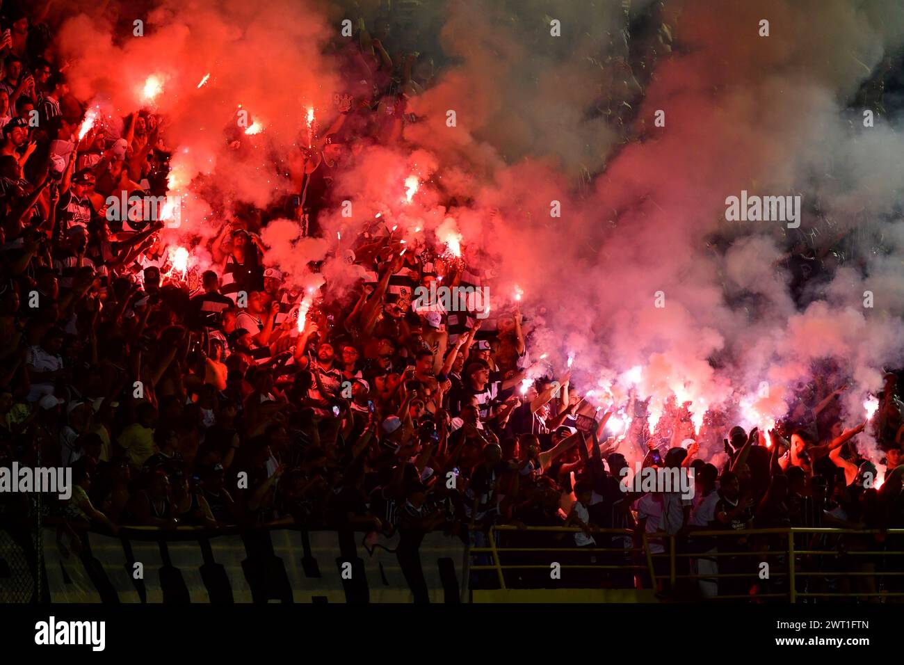 São Bernardo do campo (SP), 14/03/2024 - Futebol/São BERNARDO-CORINTHIANS - tifosi di Corinthians - partita tra São Bernardo x Corinthians, valida per la seconda fase della Coppa del Brasile, tenutasi presso lo stadio São de Maio, a São Bernando, città della grande Paolo, la notte di questo giovedì 14. (Foto: Eduardo Carmim/Alamy Live News) Foto Stock