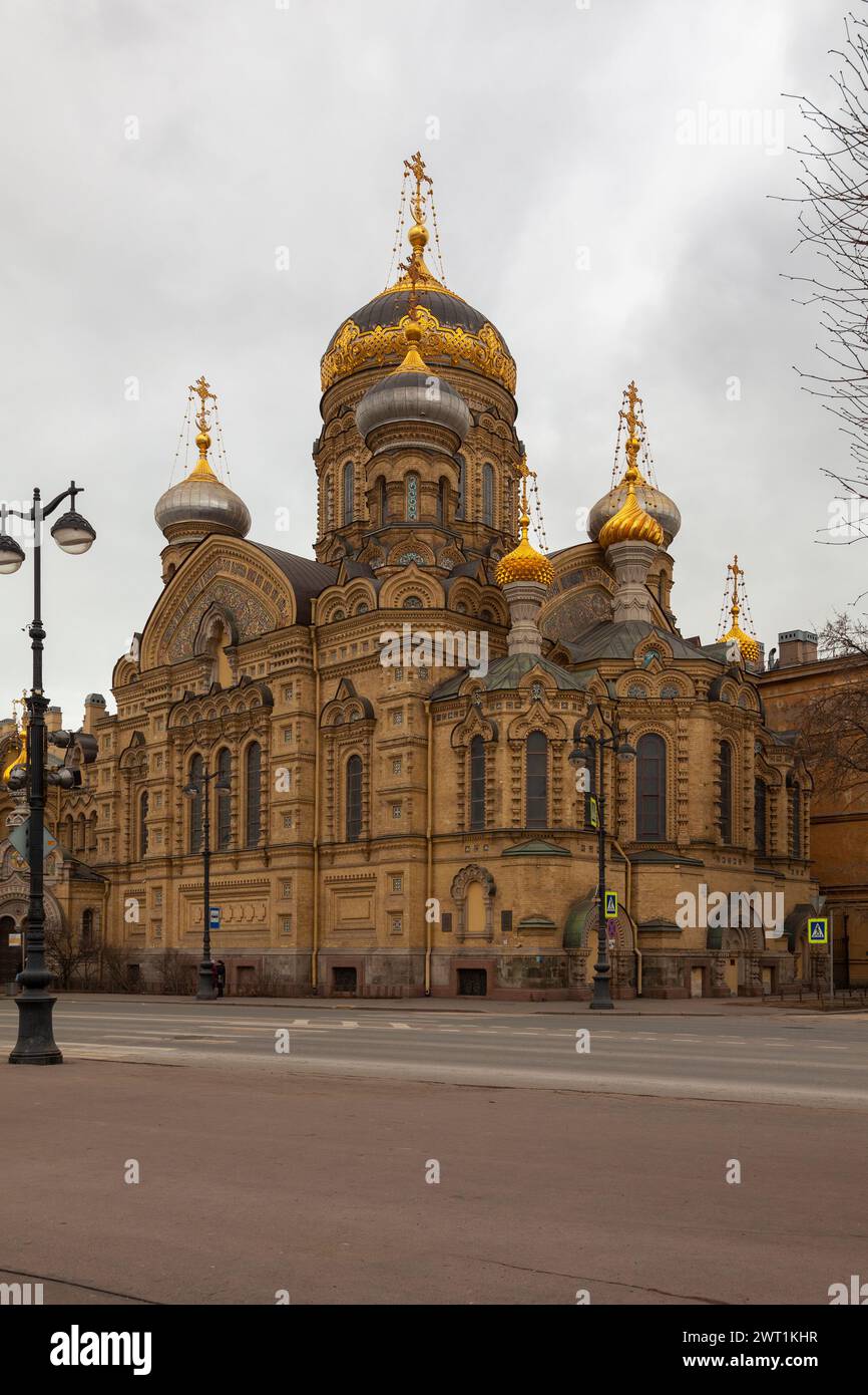 Chiesa dell'assunzione della Beata Vergine Maria sull'Isola Vasilievskij a St Pietroburgo, Russia. Foto Stock