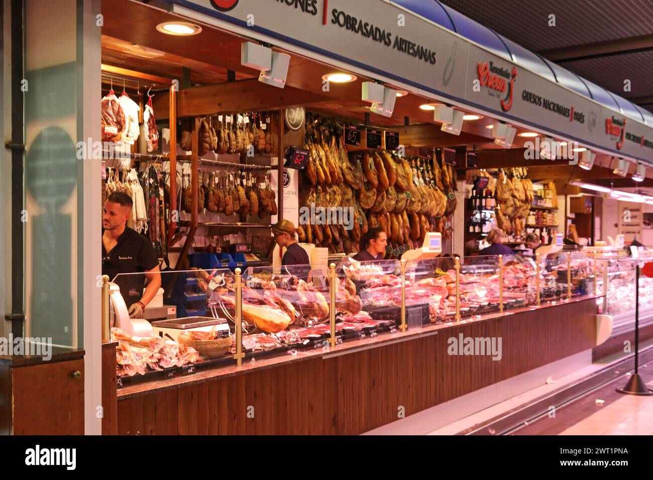 Jamon Stall al Mercat de l'Olivar Market, Palma Foto Stock