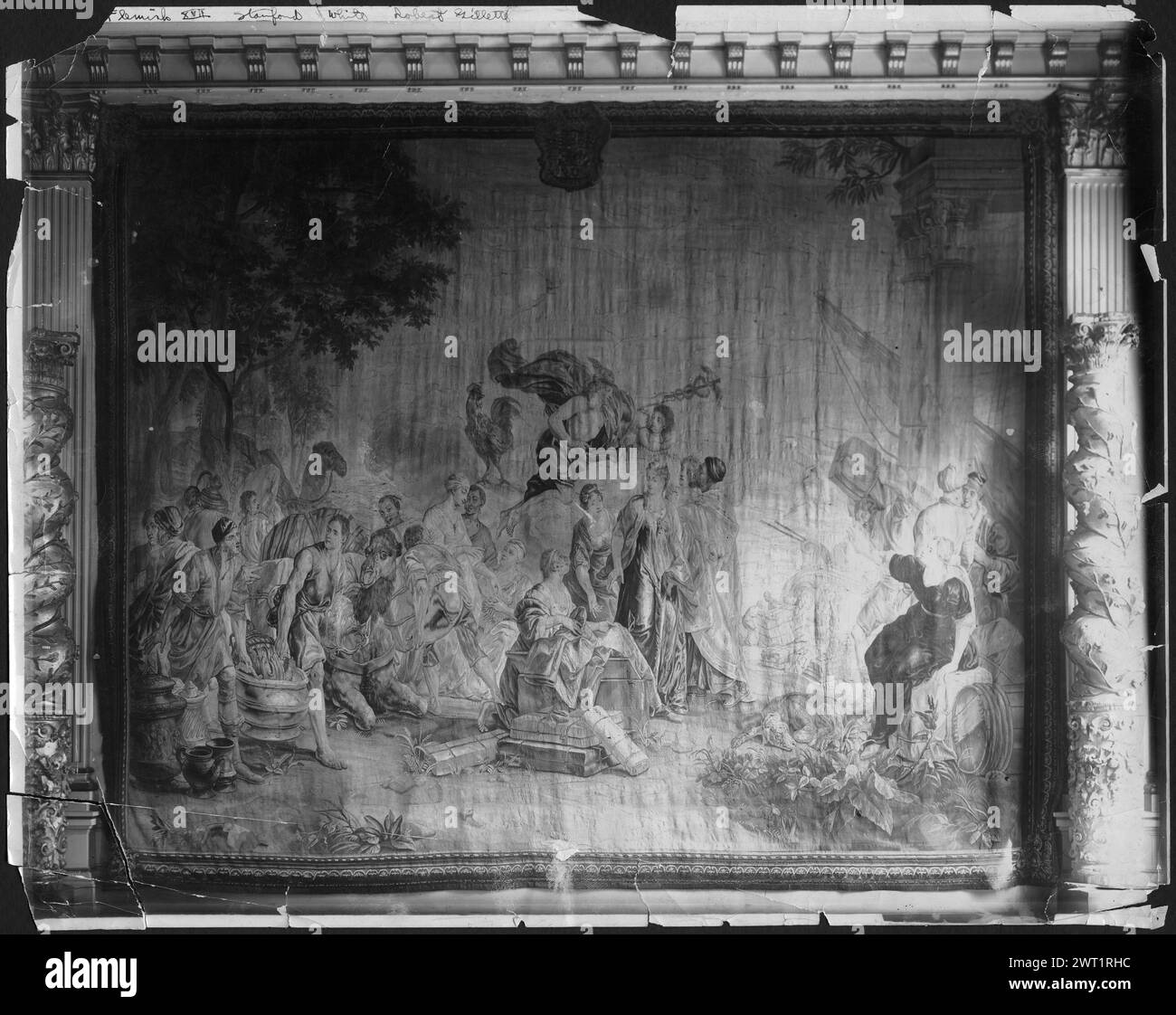 Commercio. Leyniers, Daniel III (fiammingo, 1705-1770) (laboratorio) [tessitore] c. 1735-1750 arazzi dimensioni: H 15'3'x W 19' arazzi materiali/tecniche: Cultura sconosciuta: Flemish Weaving Center: Bruxelles storia della proprietà: Stanford White, venduto nel 1907 a Robert Goelet. Iscrizioni: Firma tessuta nell'angolo inferiore destro [non visibile nella fotografia]: D. LEYNIERS gruppo di figure femminili (al centro) guardano attraverso varie merci che vengono scaricate dalla nave (R) mentre le figure portano altre merci verso la nave (L), figura di Hermes [mercurio] in cielo, indossa un cappello alato e tiene caduceo con serpente intrecciato Foto Stock