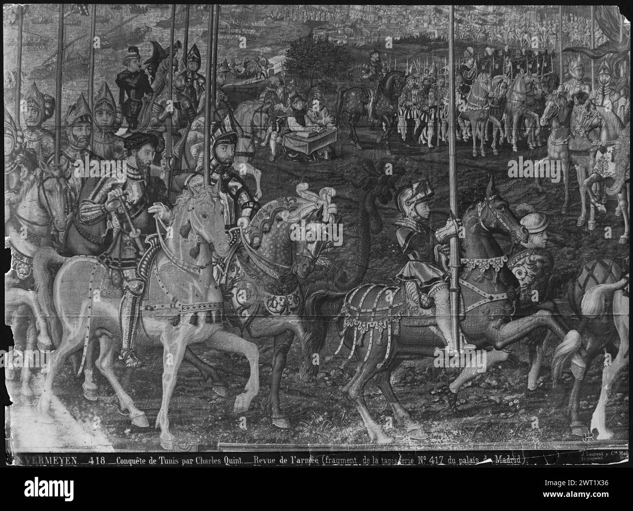 Ispezione delle truppe a Barcellona. Vermeyen, Jan Cornelis (Barbalonga) (olandese (prima del 1600) - Paesi Bassi del Nord, CA.1500-1559) (creatore di cartoni animati) [pittore] Coecke van Aelst, Pieter (il Vecchio) (olandese (prima del 1600) - Fiandre, 1502-1550) (creatore di cartoni animati, attr.) [Pittore] Pannemaker, Wilhelm de (fiammingo (prima del 1600) - Fiandre, atto. 1535-1578) (laboratorio) [tessitore] c. 1549-1551 arazzi dimensioni: A 525 x L 712 cm arazzi materiali/tecniche: Lana e seta; filo metallico (oro e argento) Cultura: Centro tessitura fiammingo: Bruxelles storia della proprietà: Inventari di Carlo II Foto Stock