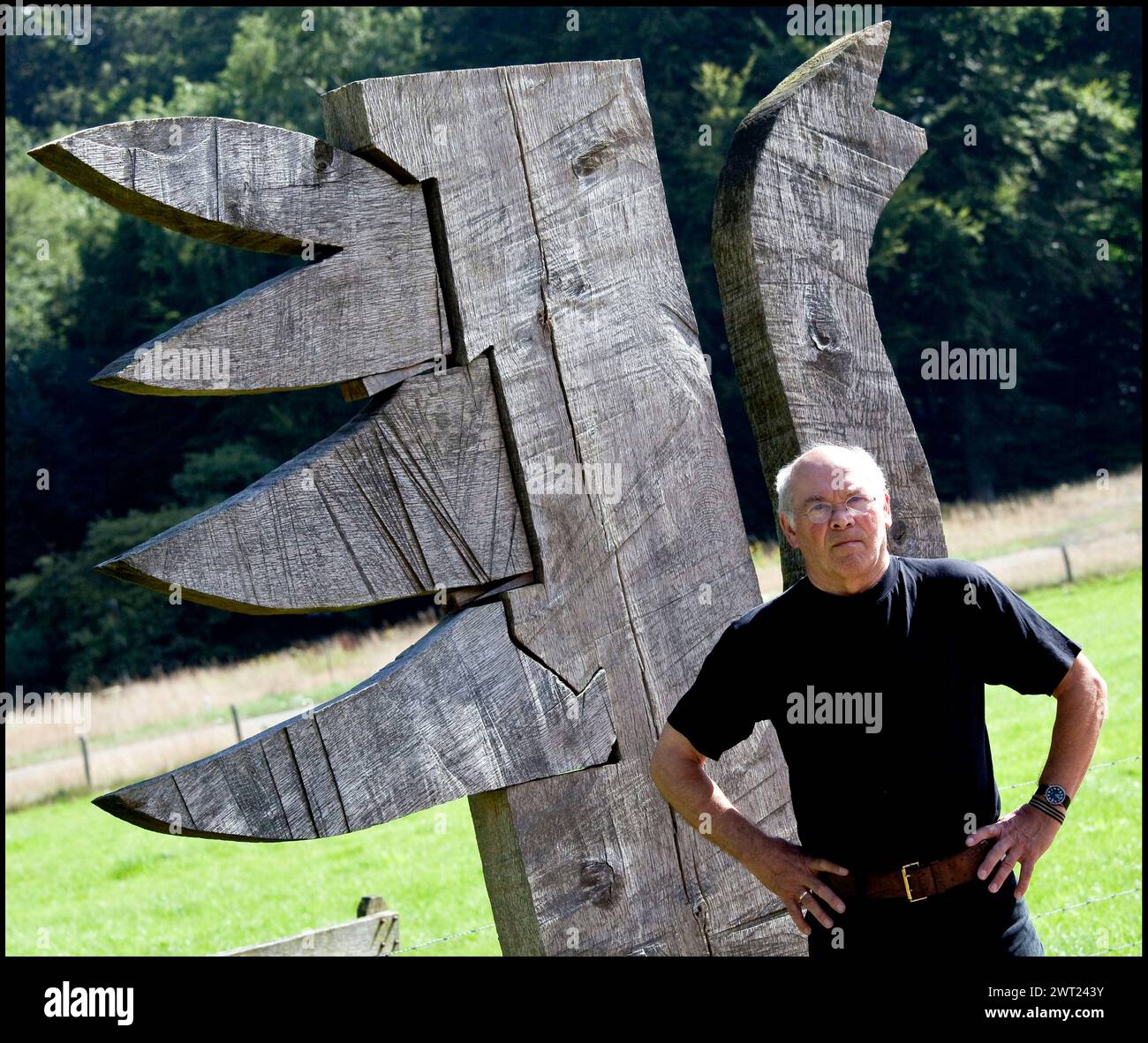 Ritratto del famoso artista olandese Klaas Gubbels, noto per le nature morte di tavoli, sedie e caffettiere. Arnhem Paesi Bassi. fotografia vvbvanbree Foto Stock