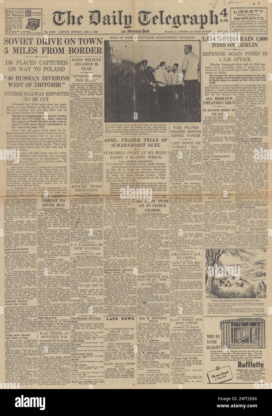 1944 la prima pagina del Daily Telegraph riportava l'avanzata dell'Armata Rossa verso la Polonia e il raid della RAF su Berlino Foto Stock