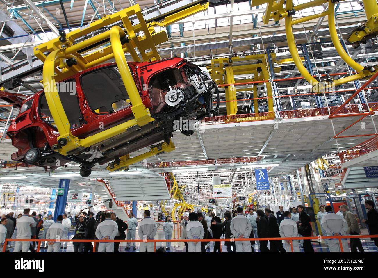 La catena di montaggio della fabbrica automobilistica di Pomigliano D'Arco. Foto Stock