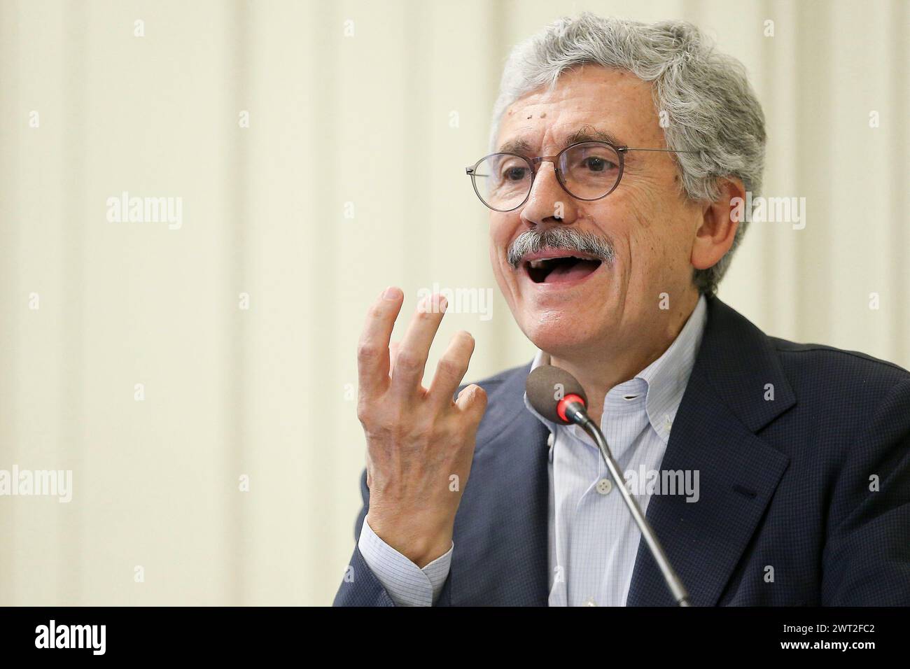 Il politico massimo D'Alema, durante una manifestazione politica a Napoli Foto Stock