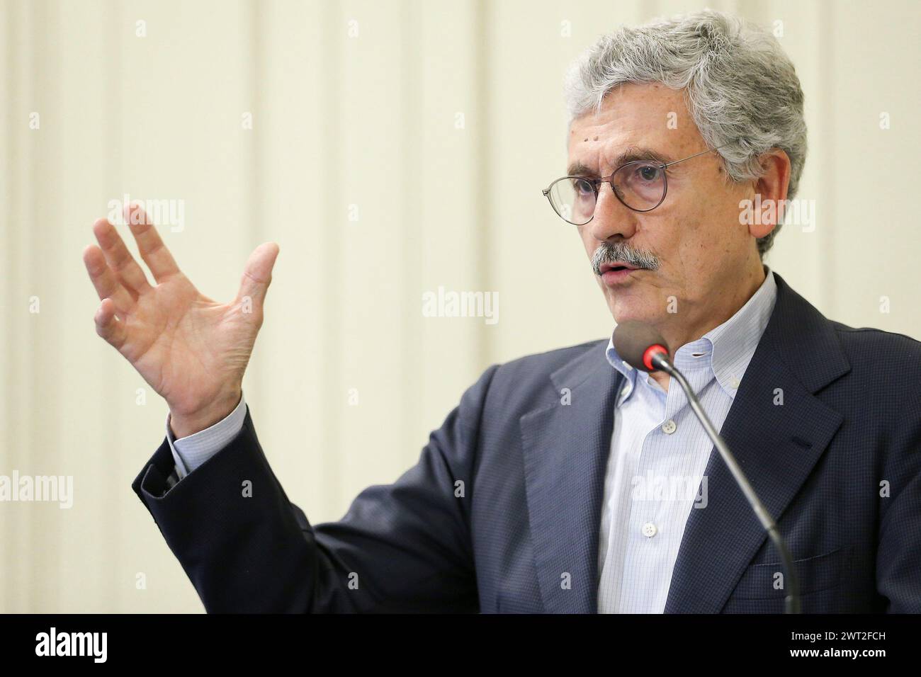 Il politico massimo D'Alema, durante una manifestazione politica a Napoli Foto Stock