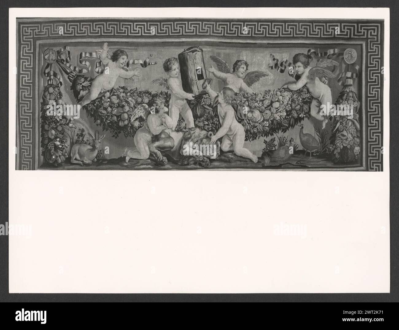 Lazio Roma Roma Palazzo Venezia, Museo. Hutzel, Max 1960-1990 Post-medievale: Collezione di arazzi nella "sala Regia" Note: Occupare le stanze dell'appartamento Balbo, dove Paolo II visse e riunì le sue collezioni. Arazzi tedeschi e francesi del XVI secolo, tutti prodotti a Bruxelles, e cinque arazzi italiani da Riviera su disegni di cartoni animati di Giov. Franco Romanelli nel 1637-42. Il fotografo e studioso tedesco Max Hutzel (1911-1988) fotografò in Italia dai primi anni '1960 fino alla sua morte. Il risultato di questo progetto, citato da Hutzel come foto Arte min Foto Stock