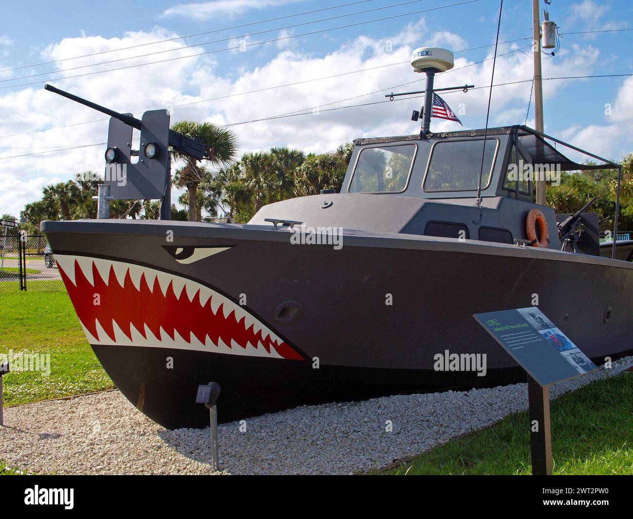 Piedi Pierce, Florida, Stati Uniti - 29 dicembre 2015: Motovedetta fluviale nel Navy Seal Museum vicino alla città di Fort Pierce. Foto Stock
