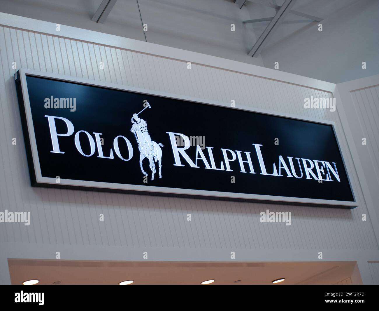 Miami, Florida, Stati Uniti - 3 dicembre 2023: Negozio Polo Ralph Laurenn nel Dolphin Mall. Foto Stock