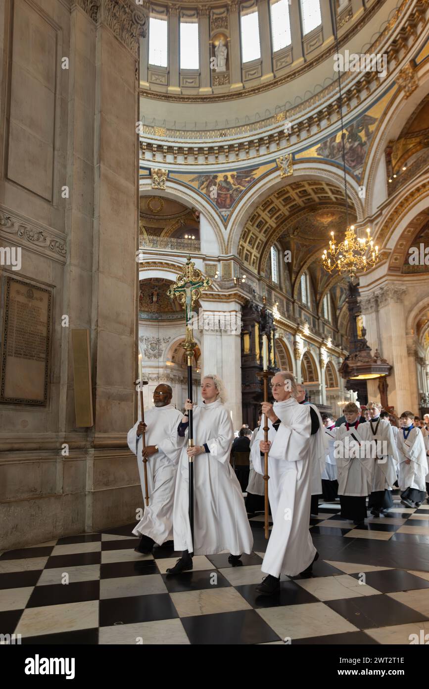 Londra, Regno Unito, 15 marzo 2024: La processione di apertura dell'annuale United Guilds Service presso la Cattedrale di St Paul, che celebra il lavoro delle compagnie di livrea della City of London. Foto Stock