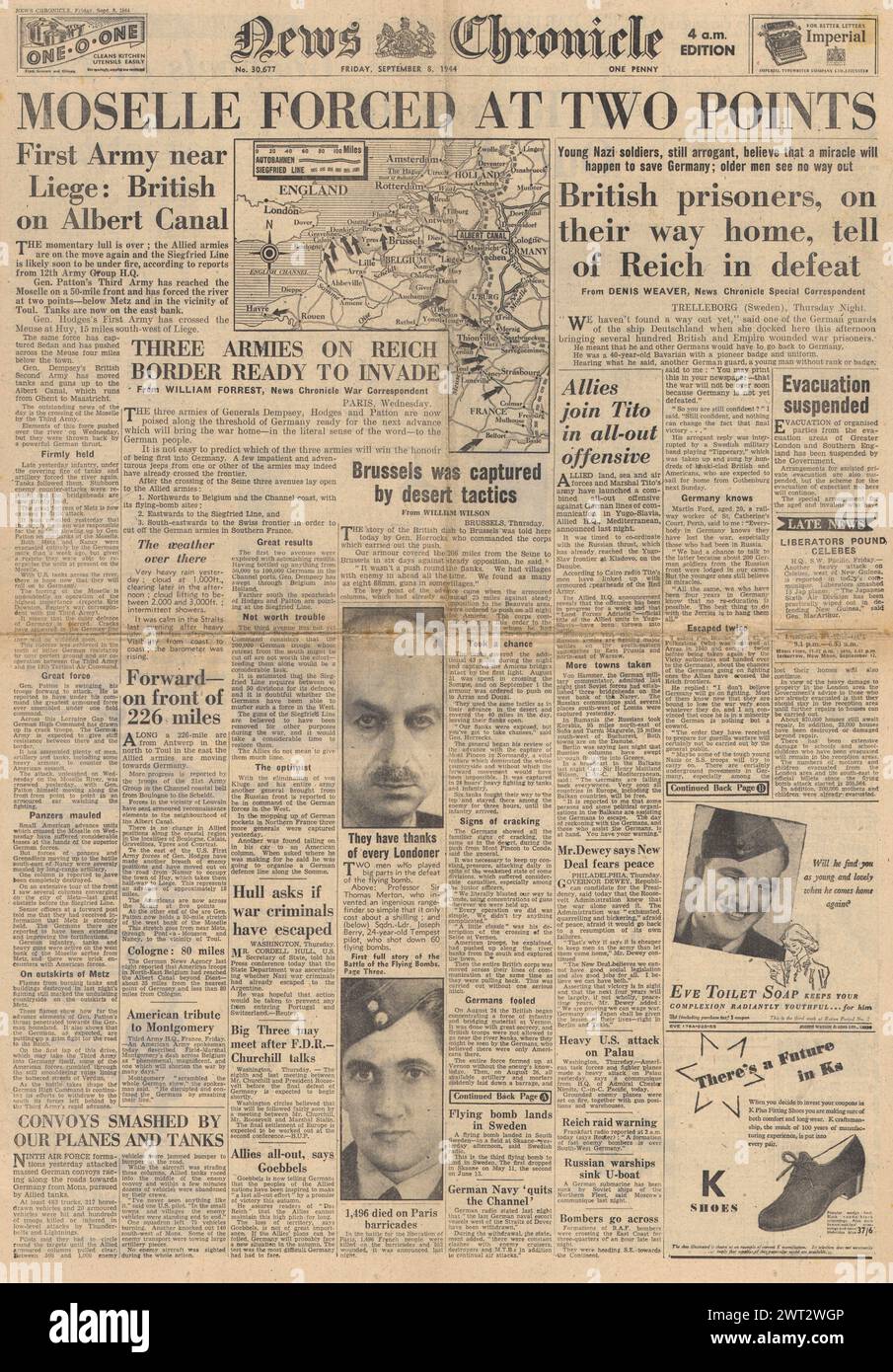 1944 News Chronicle in prima pagina riportava che le forze statunitensi attraversavano la Mosella, le forze britanniche raggiungevano il canale di Albert e l'Armata Rossa in Jugoslavia Foto Stock
