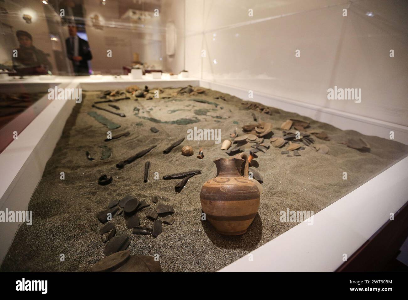 Oggetti e vasi etruschi esposti a Pompei durante la mostra "Pompei e gli Etruschi" Foto Stock