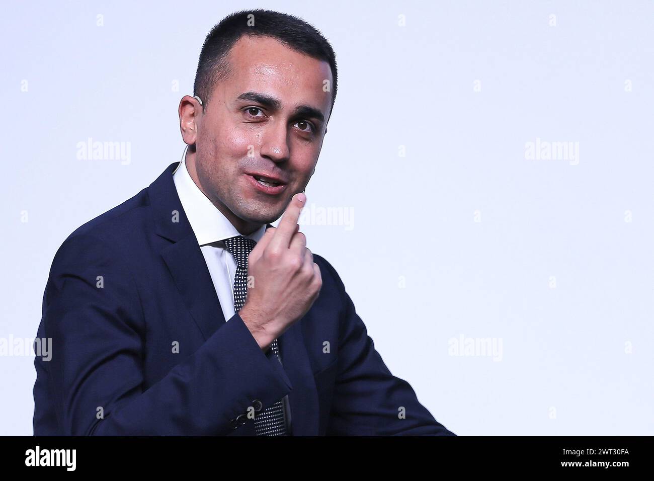 Il Ministro del lavoro italiano, Luigi di Maio, interviene durante una conferenza all'industria aeronautica Leonardo Foto Stock