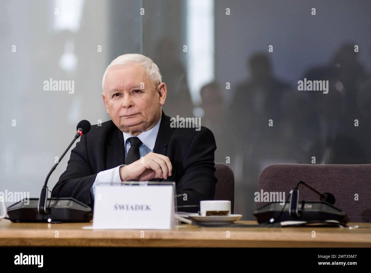 Jaroslaw Kaczynski parla alla commissione parlamentare durante il cosiddetto caso Pegasus interrogatorio. Jaroslaw Kaczynski, il principale leader dell'opposizione polacca ed ex primo ministro, è stato interrogato da una commissione parlamentare che indaga sull'uso di spyware di Pegasus da parte di Israele quando era al potere il suo partito di estrema destra per la legge e la giustizia. L'uso di questo avanzato spyware contro gli oppositori politici è una delle cose che danneggiano le credenziali democratiche di quel governo. Lo spyware Pegasus doveva essere usato per combattere il terrorismo, ma come rivelato dalla compagnia canadese Citizen Lab, Pegasus lo era Foto Stock