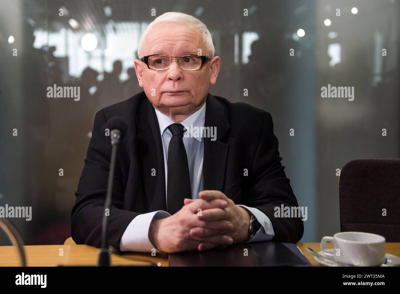 Jaroslaw Kaczynski viene visto durante l'interrogatorio della commissione parlamentare nel cosiddetto caso Pegasus. Jaroslaw Kaczynski, il principale leader dell'opposizione polacca ed ex primo ministro, è stato interrogato da una commissione parlamentare che indaga sull'uso di spyware di Pegasus da parte di Israele quando era al potere il suo partito di estrema destra per la legge e la giustizia. L'uso di questo avanzato spyware contro gli oppositori politici è una delle cose che danneggiano le credenziali democratiche di quel governo. Lo spyware Pegasus doveva essere usato per combattere il terrorismo, ma come rivelato dalla compagnia canadese Citizen Lab, Peg Foto Stock