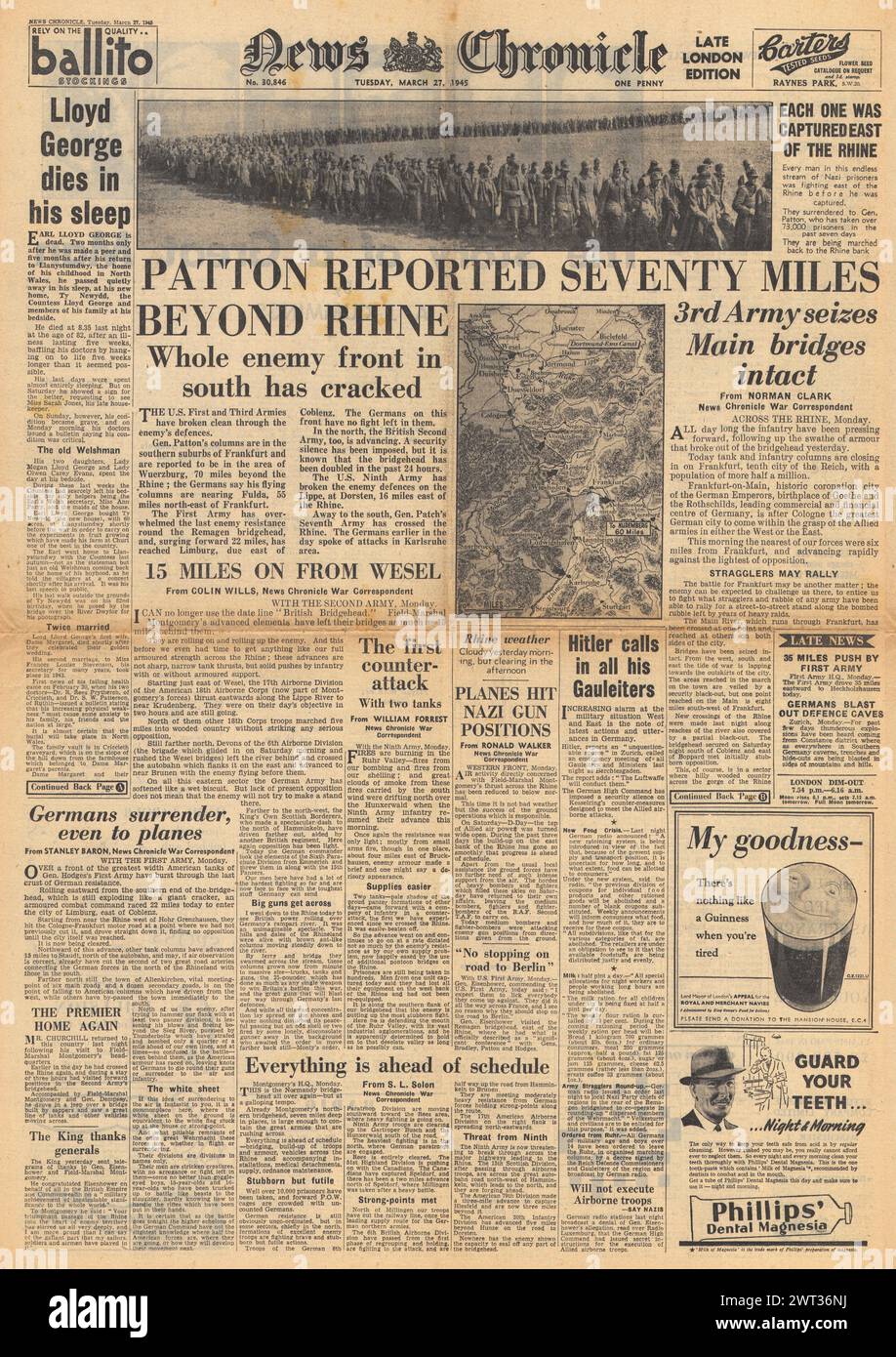 1945 News Chronicle in prima pagina riportava che gli Alleati attraversarono il Reno, le forze statunitensi a Francoforte e Karlsruhe e la morte di David Lloyd George Foto Stock