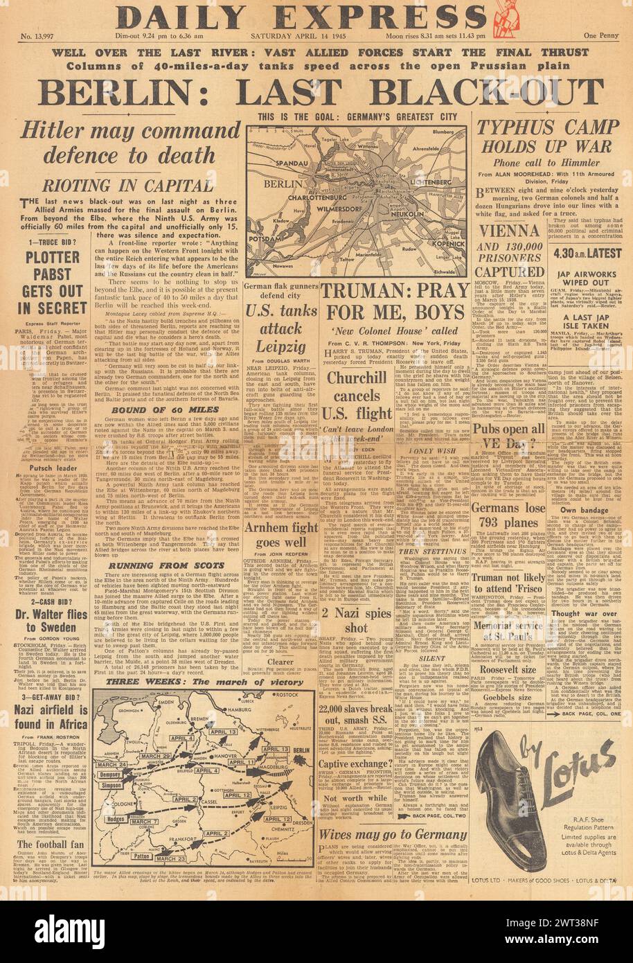 1945 la prima pagina del Daily Express riporta il black out di Berlino, il campo di concentramento di Belsen liberato e la caduta di Vienna a favore dell'Armata Rossa Foto Stock