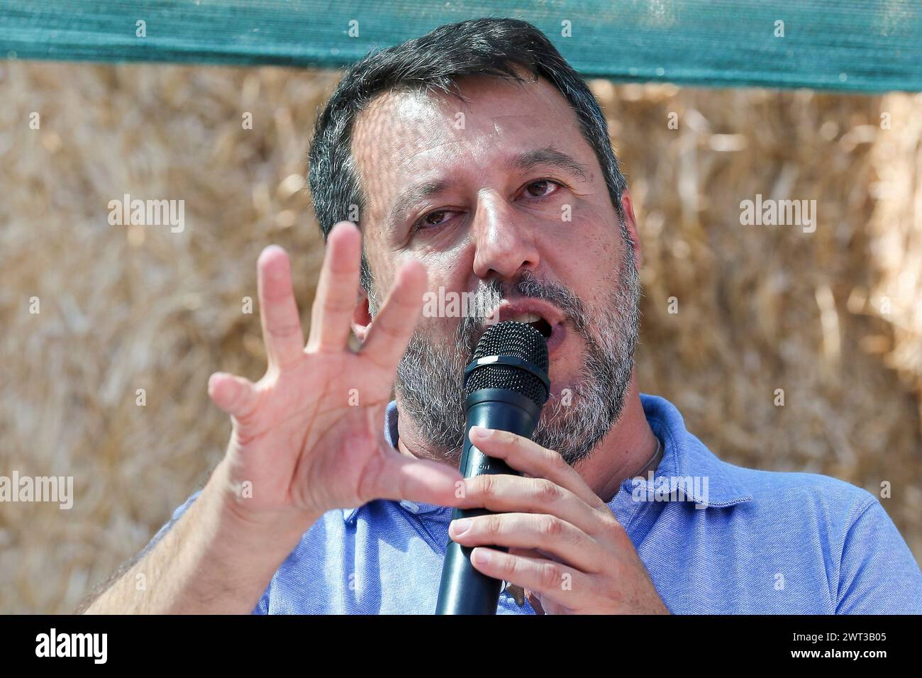 Il leader politico della Lega, Matteo Salvini, durante l'incontro con gli allevatori di bufali campani, per la tournée elettorale per l'italiano Foto Stock