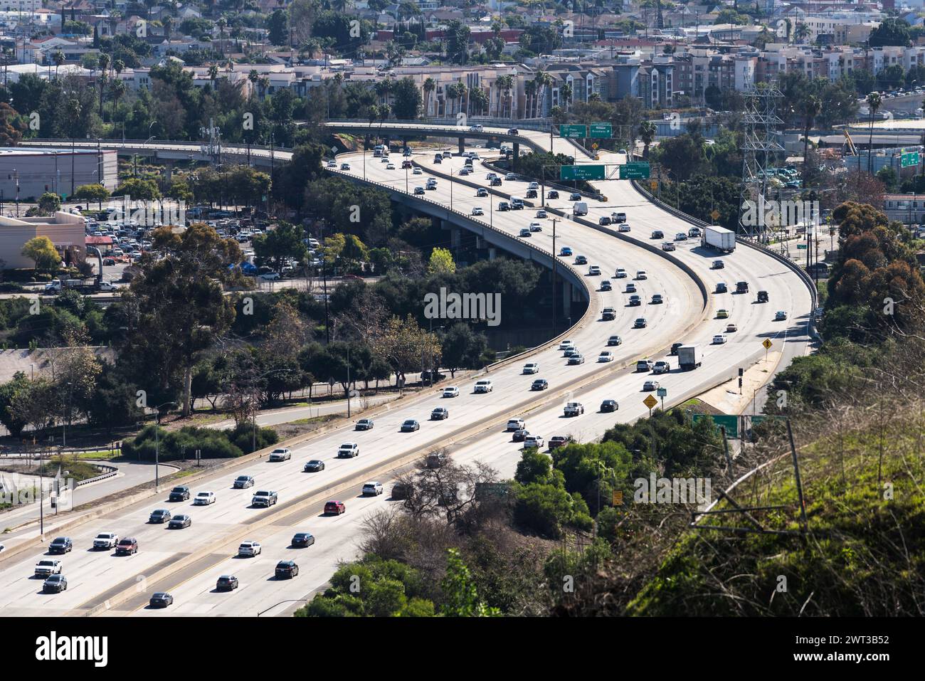 Vista della superstrada Golden State Interstate 5 vicino allo svincolo di Pasadena 110 a Los Angeles, California. Foto Stock