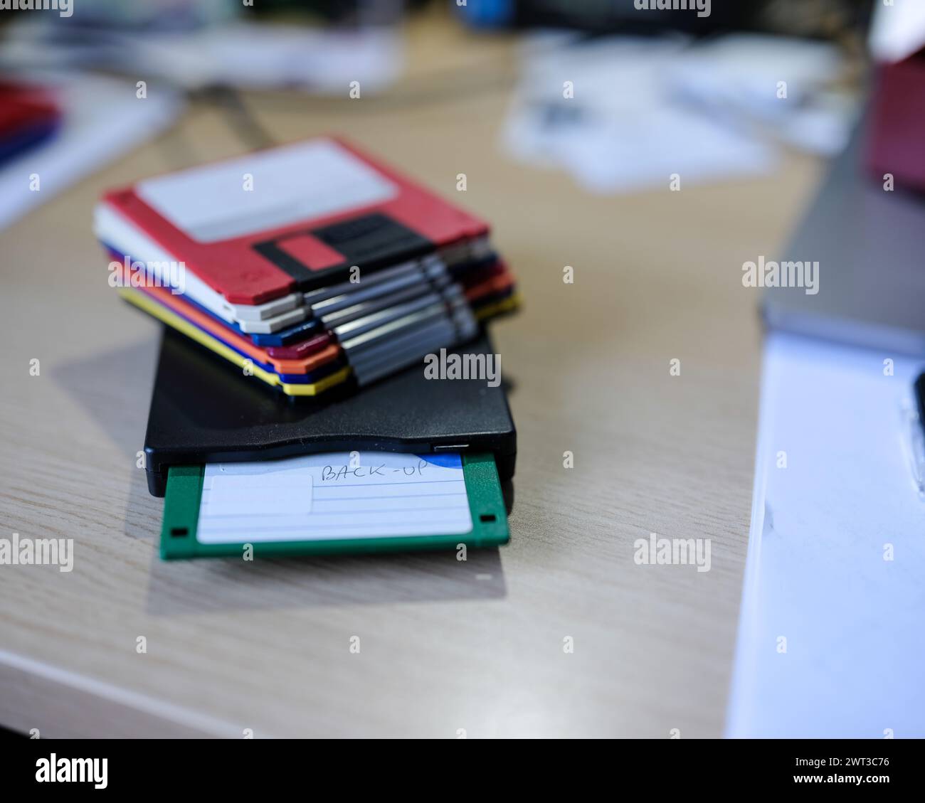 Dischi floppy utilizzati per l'archiviazione e il backup dei file negli anni '1980 e '1990 sui PC domestici e aziendali Foto Stock