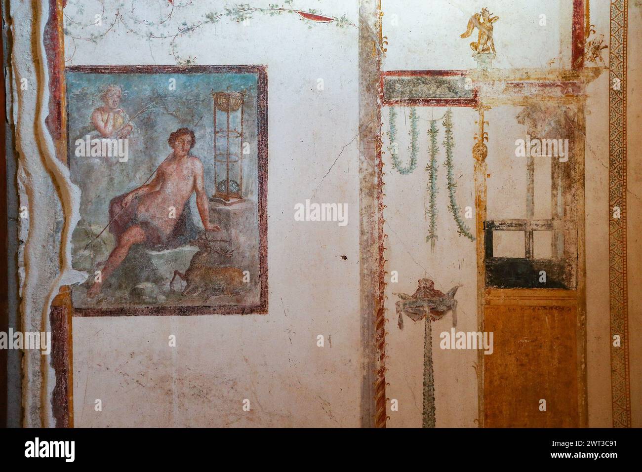 Affreschi nella casa dei Vettii, negli scavi archeologici di Pompei, riaperti al pubblico dopo il restauro. Foto Stock