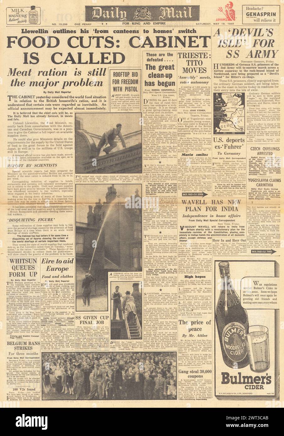 1945 la prima pagina del Daily mail riporta i tagli al razionamento del cibo e gli uomini delle SS che si terranno a Nordstrand Island Foto Stock