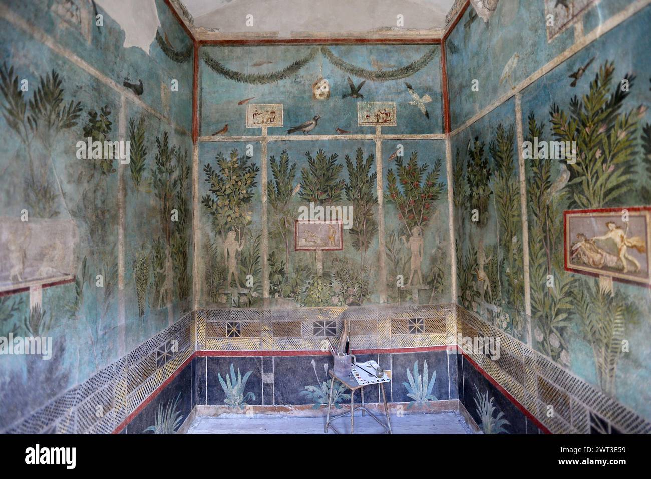 Una vista di uno degli affreschi della restaurata Orchard House, situata negli scavi archeologici di Pompei. Foto Stock