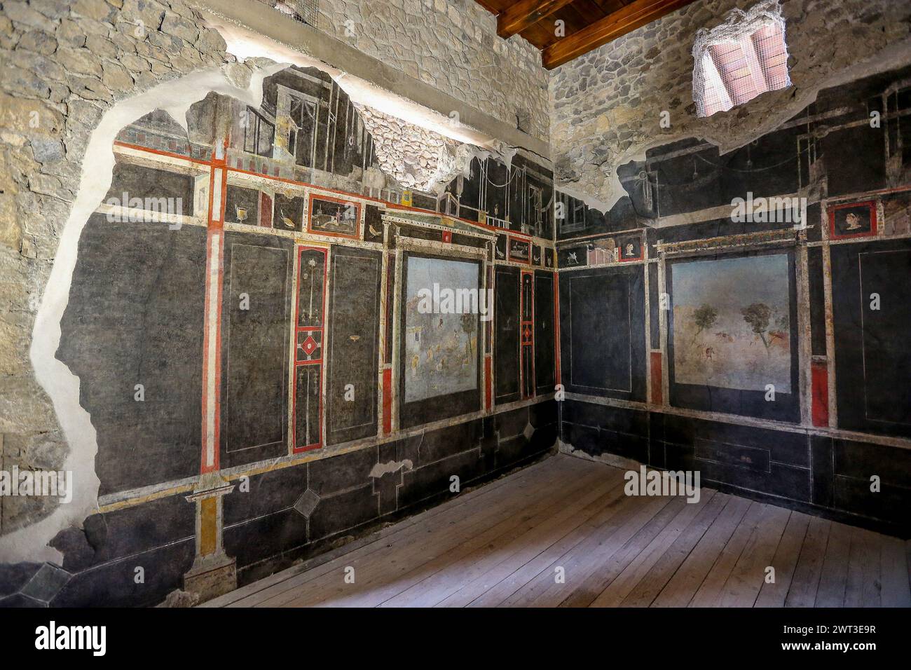 Una vista di uno degli affreschi della restaurata Orchard House, situata negli scavi archeologici di Pompei. Foto Stock