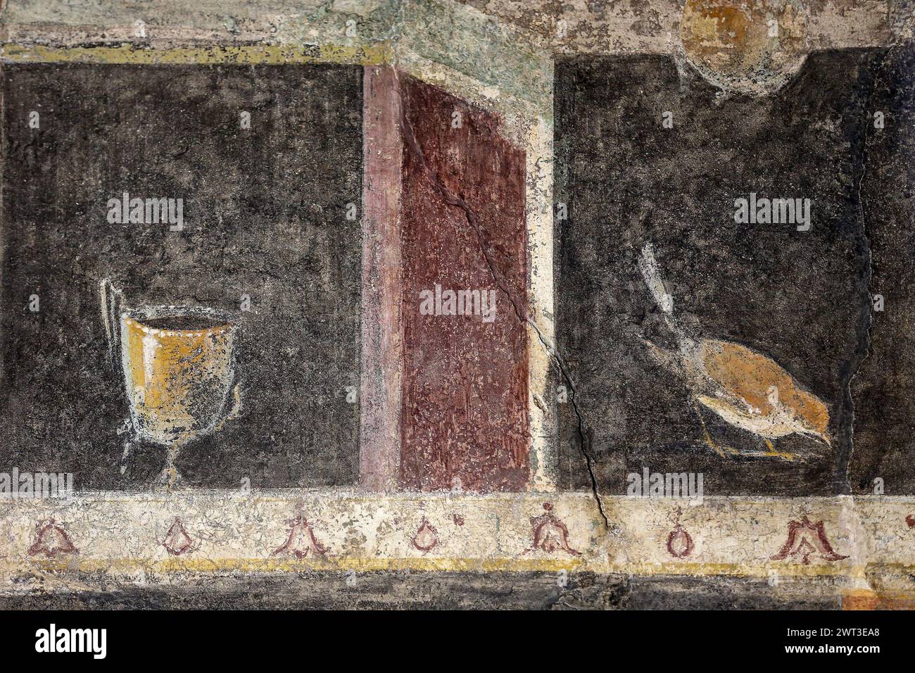 Un dettaglio di uno degli affreschi nella restaurata casa del frutteto, situata negli scavi archeologici di Pompei. Foto Stock