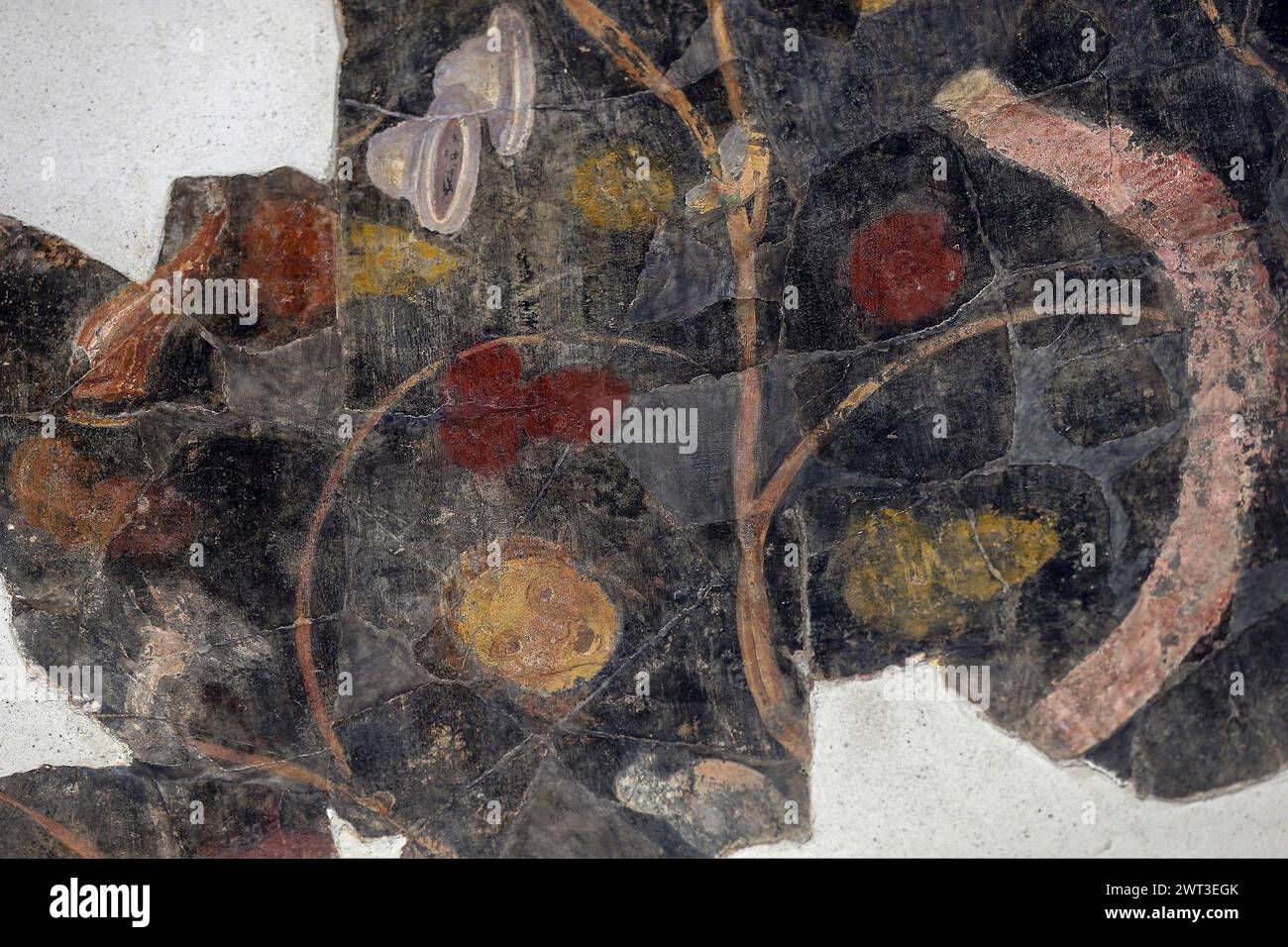 Un dettaglio di uno degli affreschi nella restaurata casa del frutteto, situata negli scavi archeologici di Pompei. Foto Stock