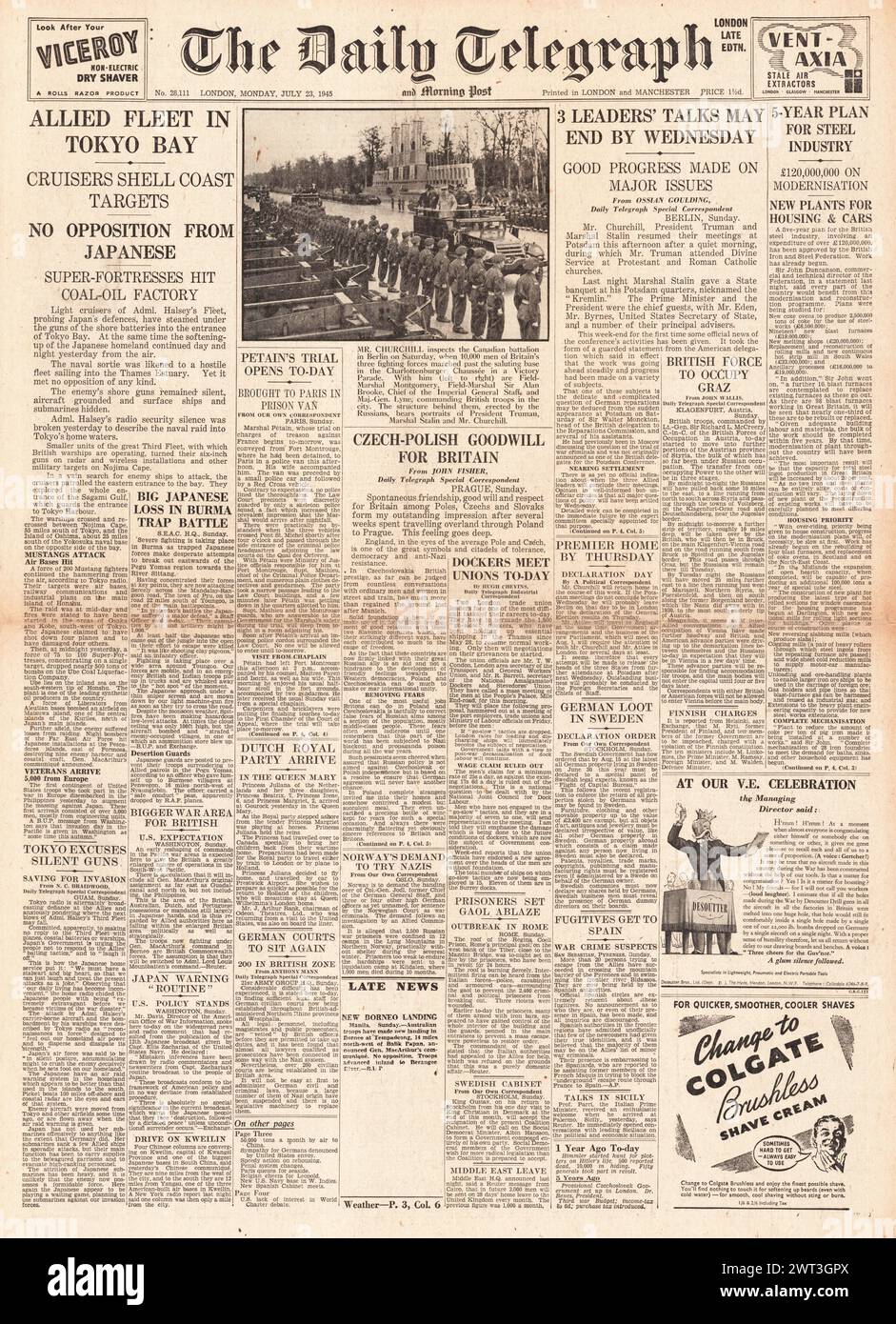 1945 la prima pagina del Daily Telegraph riportava le navi da guerra alleate nella Baia di Tokyo e nella Conferenza di Potsdam Foto Stock