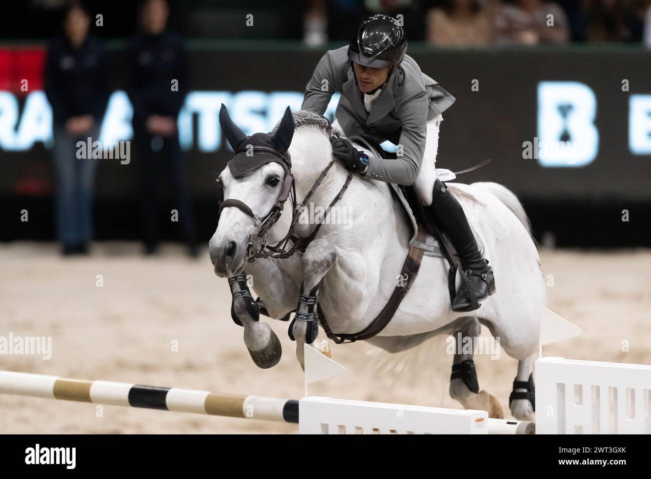 Denbosch, Paesi Bassi - 10 marzo 2024. Christian Dukuk, tedesco, in sella a Mumbai, gareggia nel Rolex Grand Prix di 1,60 m al Rolex Dutch Master 2024 Foto Stock